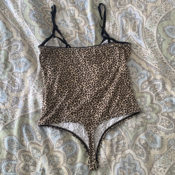 ❌SOLD❌ Leopard Print Bodysuit - Picture 6 of 6